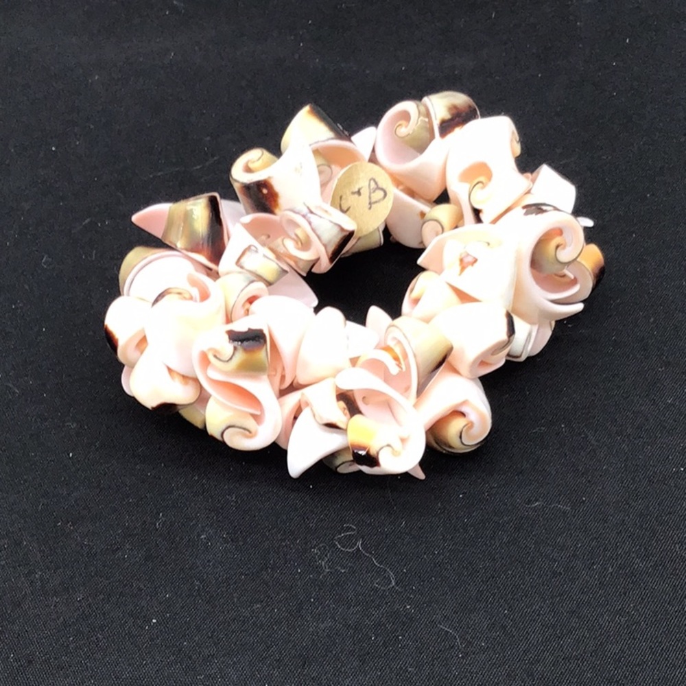 Shell Bracelet Stretchy - Picture 2 of 5